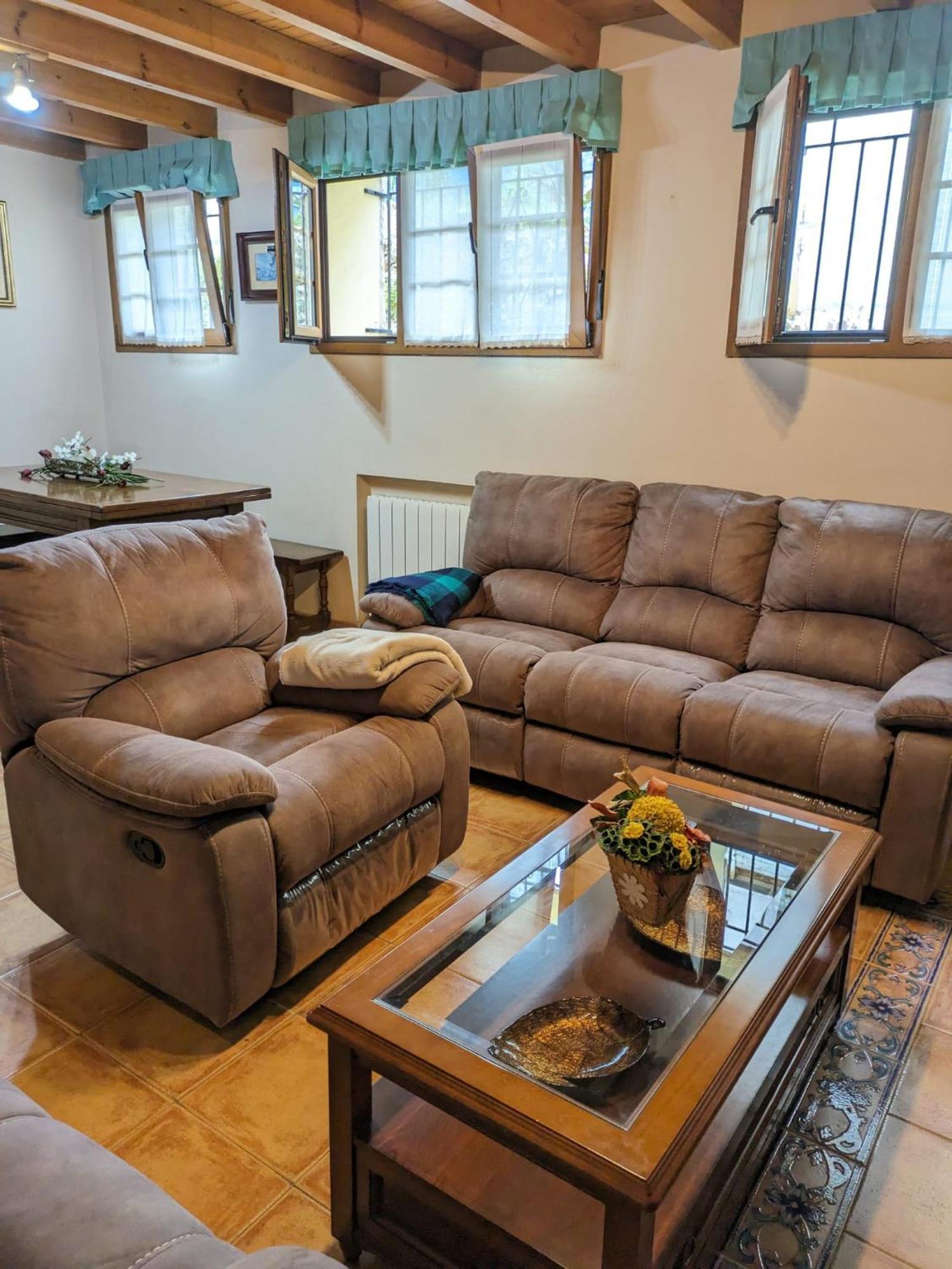 Villa Casa Luisa Biedes, Pilona Infiesto Esterno foto