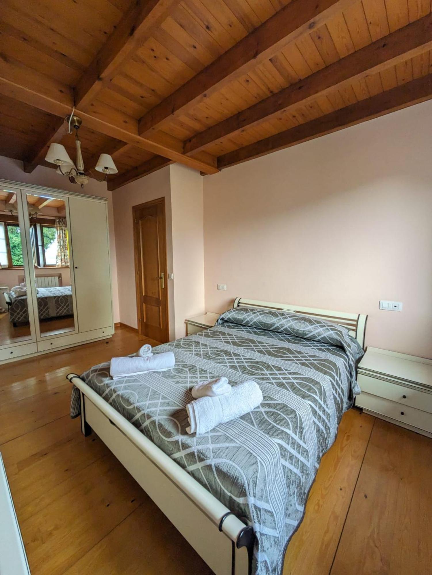 Villa Casa Luisa Biedes, Pilona Infiesto Esterno foto