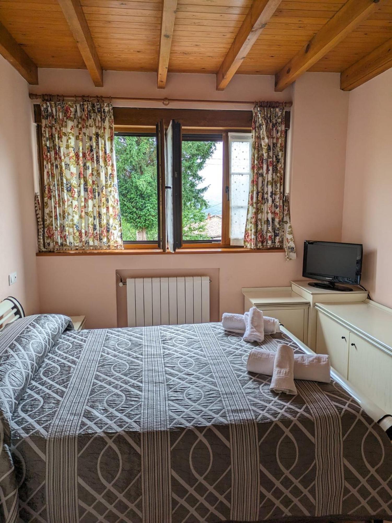 Villa Casa Luisa Biedes, Pilona Infiesto Esterno foto